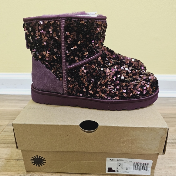 UGG Shoes - UGG Classic Mini ChunkySequin, pinot noir, size US 7